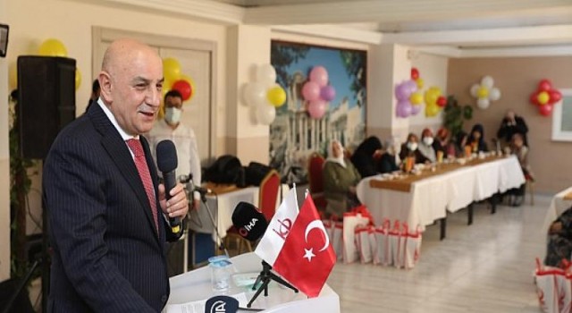 Keçiören’deki Huzurevinde Moral Eğlencesi