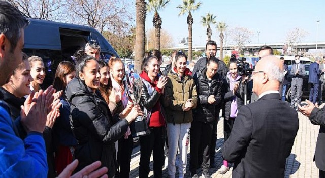 Sultanlar Şampiyonluk Sevincini Başkan Kayda İle Paylaştı