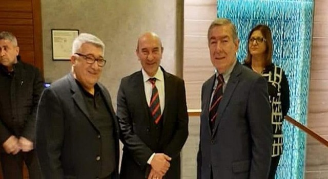 Akademisyen ve yazar Münci Kapani’nin 400 kitabını ailesi kampanyaya bağışladı