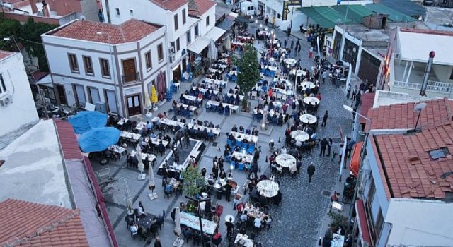 Ayvalık’da dev iftar sofrası