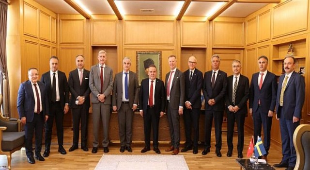 Başkan Böcek büyükelçi ve konsolosları ağırladı