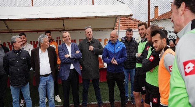 Başkan Mesut Ergin’den Ayvalıkgücü Belediyespor Antrenmanına Motivasyon Ziyareti