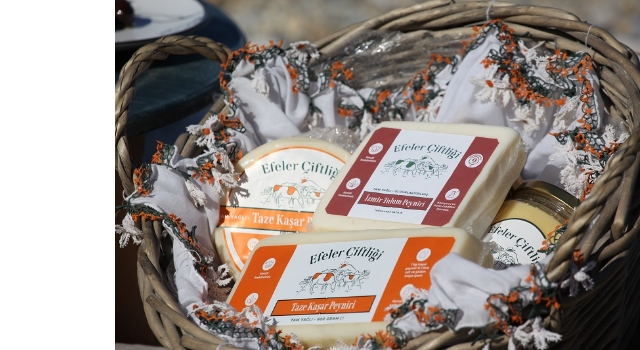 Efeler Çiftliği’nden tam yağlı olgunlaştırılmış İzmir Tulum Peyniri