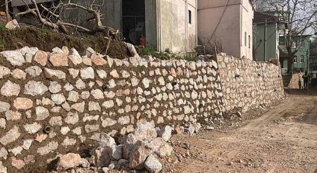 İzmit’in kırsal mahallelerinde yol konforu arttırılıyor