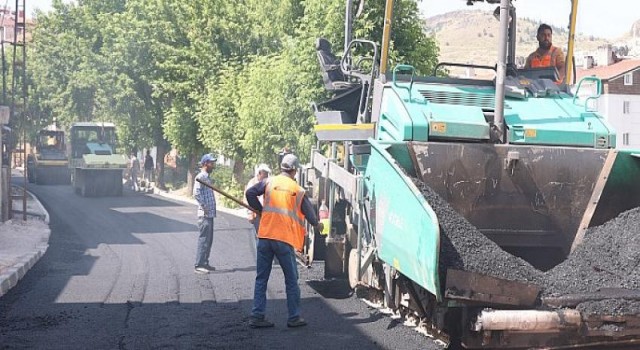 Sıcak Asfalt Çalışması Tamamlanan Gökkuşağı Sokak Yeniden Trafiğe Açıldı