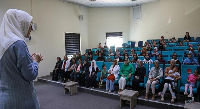 Van Büyükşehir Belediyesi tarafından düzenlenen ”Gönülden Gönüle Dost Sohbetleri” sürüyor.