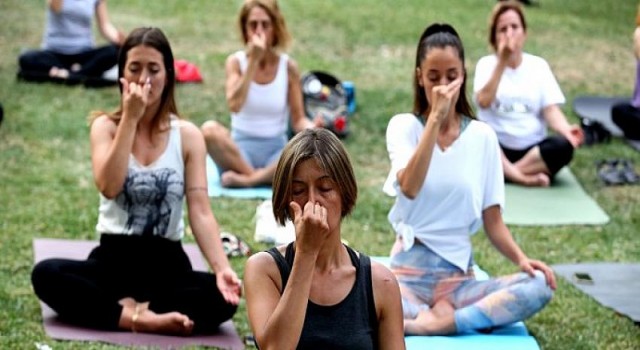 Yoga tutkunları Nilüfer’de buluştu