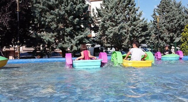 Çocukların Mini Bot Keyfi