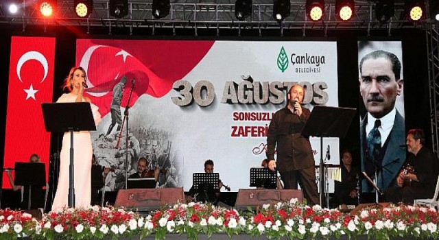 Büyük Zafer’in 100. Yılı Ferhat Livaneli ve Orkestrası’nın Konseriyle Coşkuyla Kutlandı