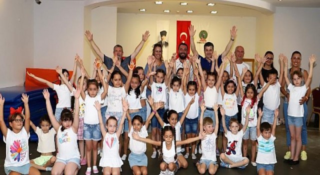 Sanat ve Kişisel Gelişim Atölyeleri’nde rengarenk final: Minikler yeteneklerini sergiledi