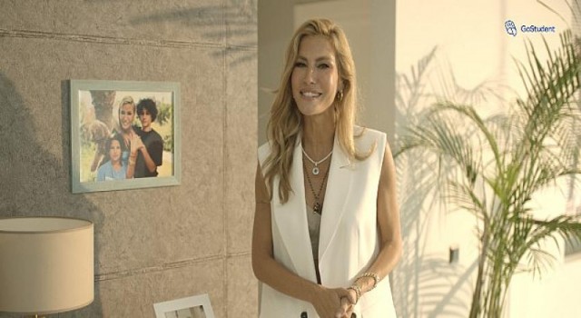Çağla Şıkel, GoStudent’ın okula dönüş filmi ile sosyal medyayı yeniden sallamaya hazır
