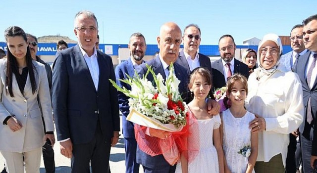 Tarım ve Orman Bakanı Vahit Kirişci, bir dizi programlara katılmak üzere Nevşehir’e geldi