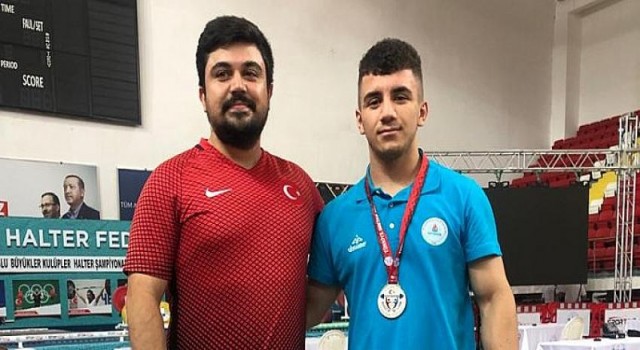 Yaşar Karaca Madalyalara Doymuyor