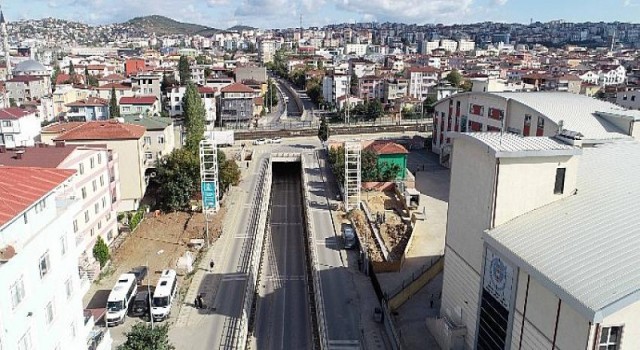 Büyükşehir, Darıca Okul Yolu Caddesi’nde yaya üstgeçidi yapıyor