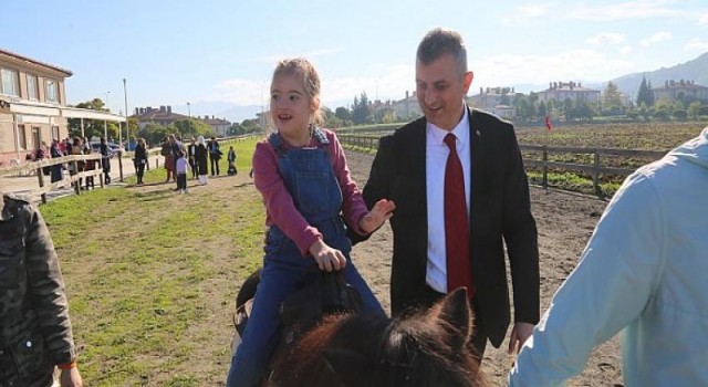 Gölcük’te Özel Çocuklar Ata Binme Heyecanı Yaşadılar