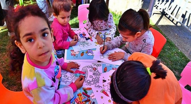 Sakin mahalle şenlendi