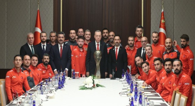 Cumhurbaşkanı Erdoğan, Ampute Futbol Milli Takımını kabul etti