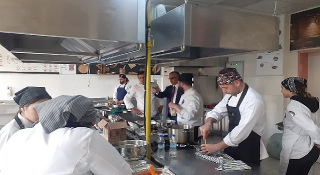 Başkan Topaloğlu geleceğin aşçılarıyla bir araya geldi