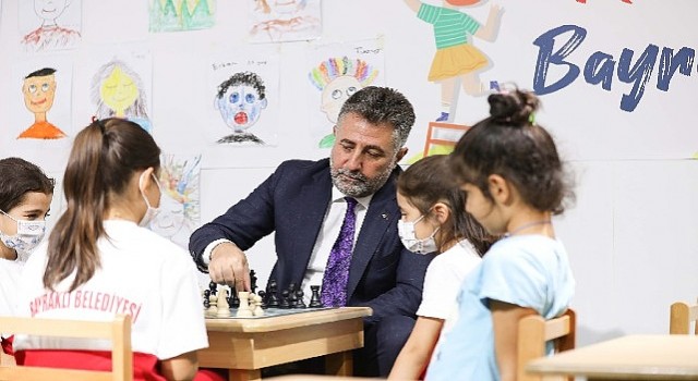 Bayraklı'nın kursları yüz güldürüyor