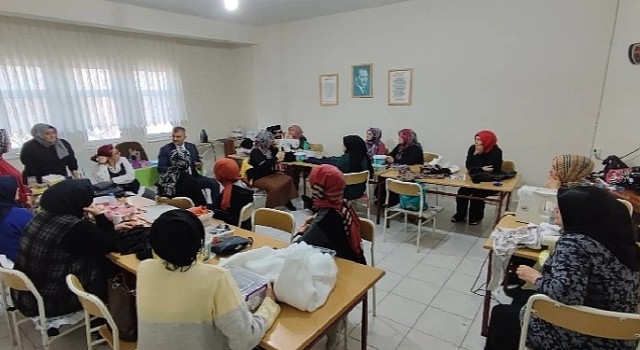 Gölcüklü Kadınlar Hünerlerini Gölmek&#39;te Ürüne Dönüştürüyor