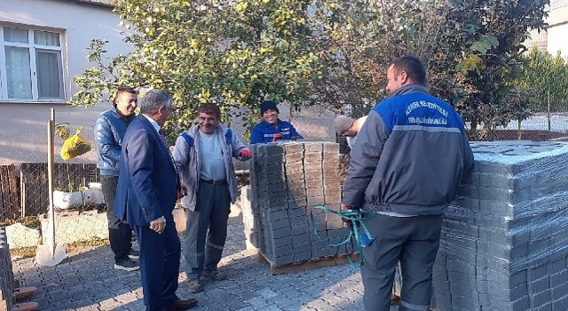 Göynük Mahallesi&#39;nde yol ve kaldırım çalışmaları devam ediyor