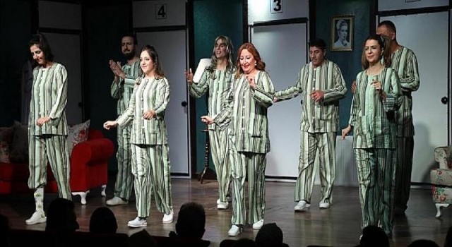 İnegöllüler “Deliler Evi” İle Kahkahaya Boğuldu