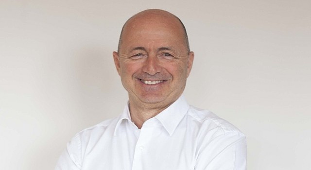 Sağlık ve Eğitim Vakfı&#39;nda bayrak değişimi