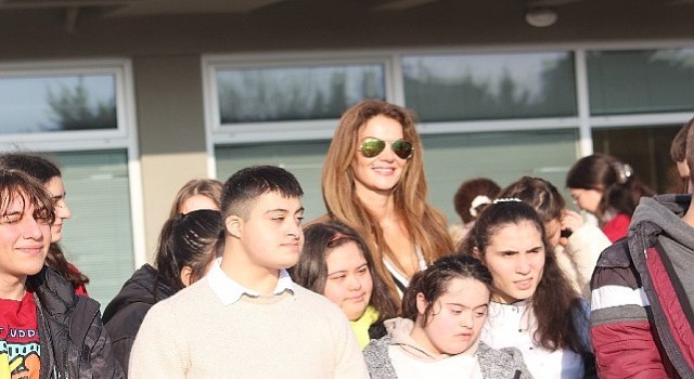 Tülin Şahin, İTÜ Geliştirme Vakfı Okulları (İTÜ GVO) öğrencilerinin hazırladığı Best Buddies Eşleştirme Töreni&#39;nin onur konuğu oldu.