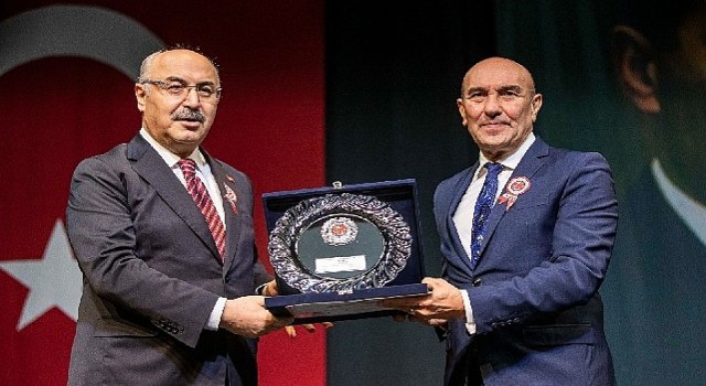 TÜRFAD&#39;dan Başkan Soyer&#39;e onur ödülü