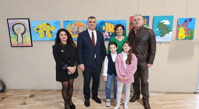 10 Yaşındaki Ressam Deren Polat Gölcük te Sergi Açtı