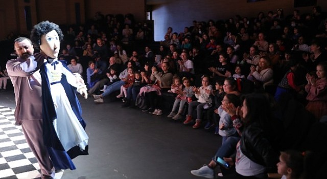 Antalya da çocuklar tiyatro dolu bir tatil geçiriyor