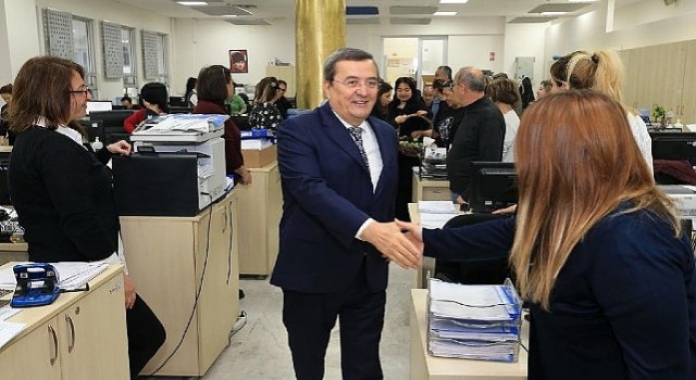 Başkan Batur'dan belediye çalışanlarına Yılın ilk iş gününde kutlama