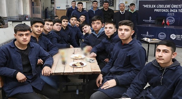 Bergama'nın parklarını öğrencilerin yaptığı banklar süsleyecek