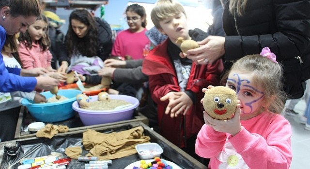 Çocuklar, Mutlu Çocuk Saatleri nde gönüllerince eğlendi