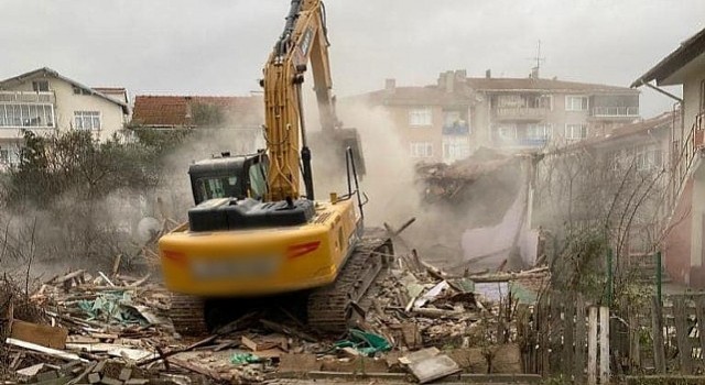 Gölcük te Yıkılan Orta Hasarlı Ya Da Metruk Bina Sayısı 111 Oldu