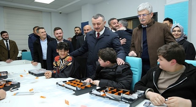 Gültepe Kültür Merkezi nde ilk ders Başkan Büyükakın dan