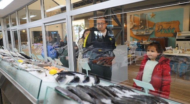 Düden Balık Çarşısı yeni yüzüyle hizmette