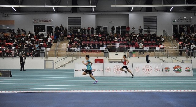 Genç atletleri şampiyona değil salon heyecanlandırdı