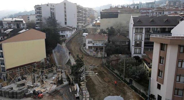 Karamürsel 101. Cadde araç ve yayalar için güvenli hale geliyor