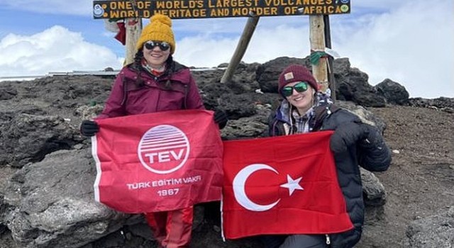 Kilimanjaro nun Zirvesi Kız Öğrencilerin Geleceğine Umut Oldu