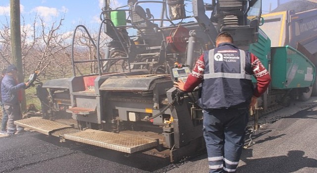 Elmalıda sıcak asfalt çalışması