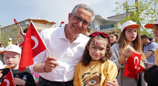 Gaziemirde 23 Nisan coşkusu