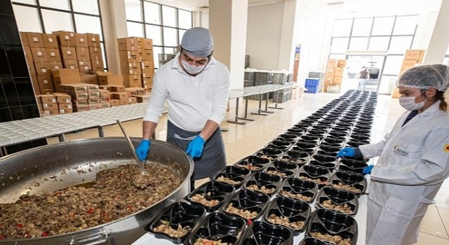 İzmir Büyükşehirden 75 bin haneye bayram müjdesi