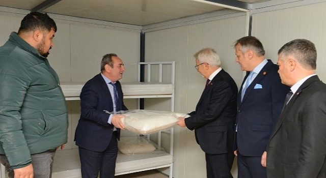 Nilüfer Belediyesi Samandağa 40 konteyner daha gönderdi