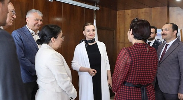 DEÜden Örnek İş Birliği Cana Can Kat Projesinde İmzalar Atıldı