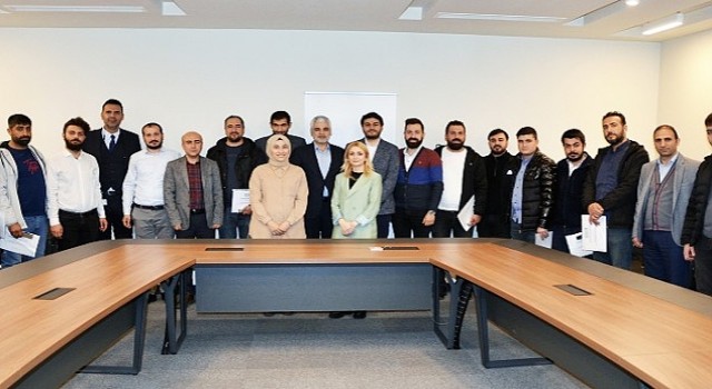 Dicle Elektrik Çalışanlarına &apos;Usta-İşçi Projesi ile Ustalık Eğitimi Veriyor