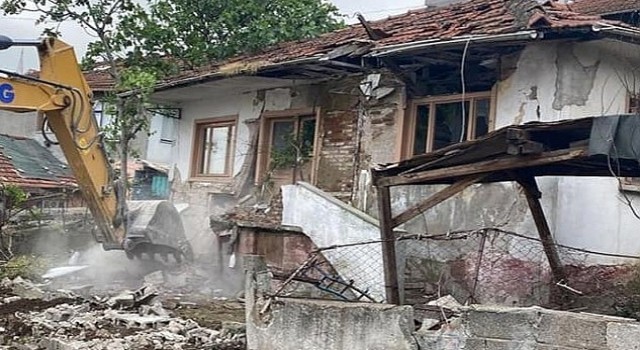 Gölcük te Yıkılan Orta Hasarlı Ya Da Metruk Bina Sayısı 120 Oldu