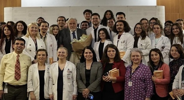 İlber Hoca tıp fakültesi öğrencilerine ve sağlık çalışanlarına 570. Yılında İstanbul&#39;un Fethini anlattı