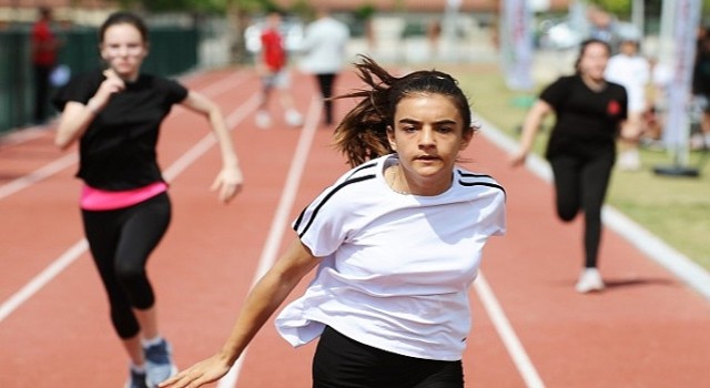 Semra Aksu Atletizm Pistinde bayram coşkusu!