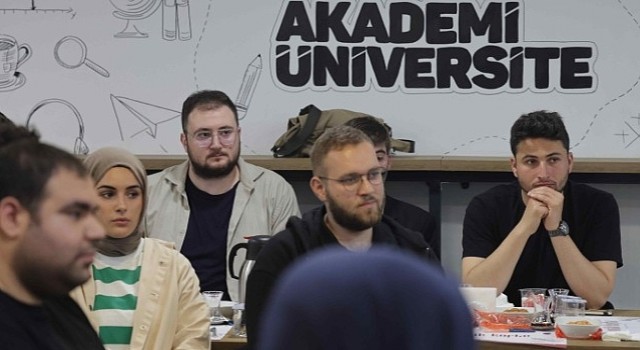 Başkan Büyükakın, üniversiteli gençlerle buluştu